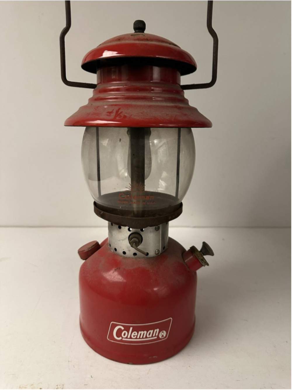 Vintage Aug 1964 Coleman 200A Red Lantern Single Mantle Pyrex Sunshine Globe